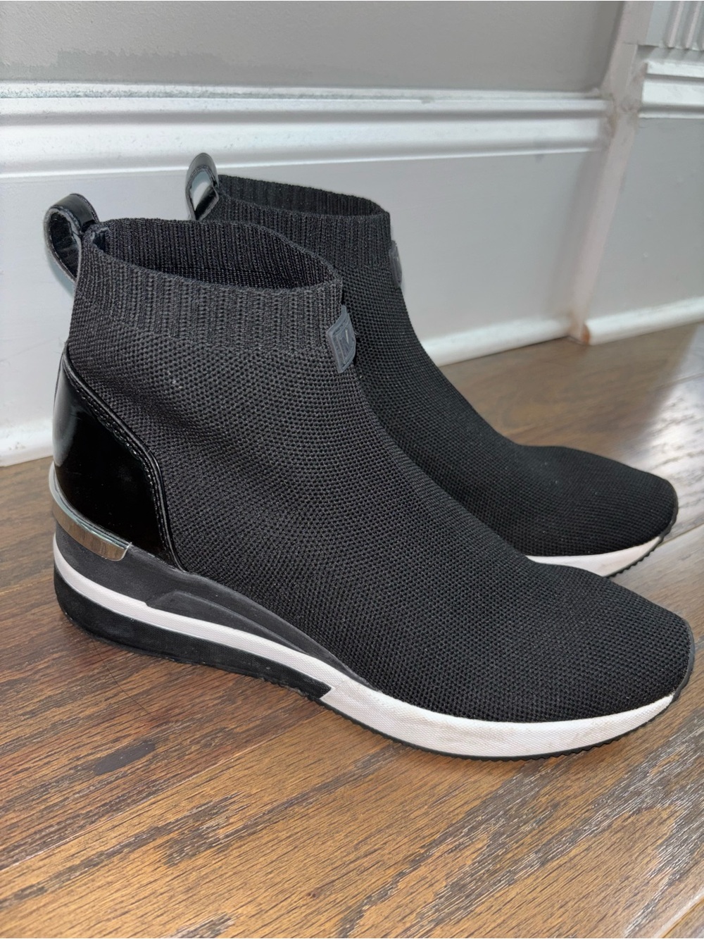 MICHAEL KORS Skyler Women’s Sneaker Booties in Black (size 8)